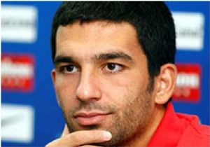 Arda Turan sevgilisini kıskandı mı?